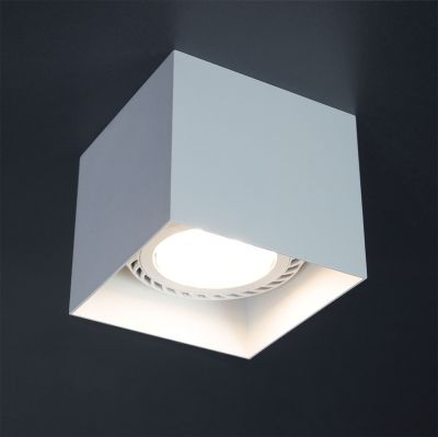 Spotlight Hubble white